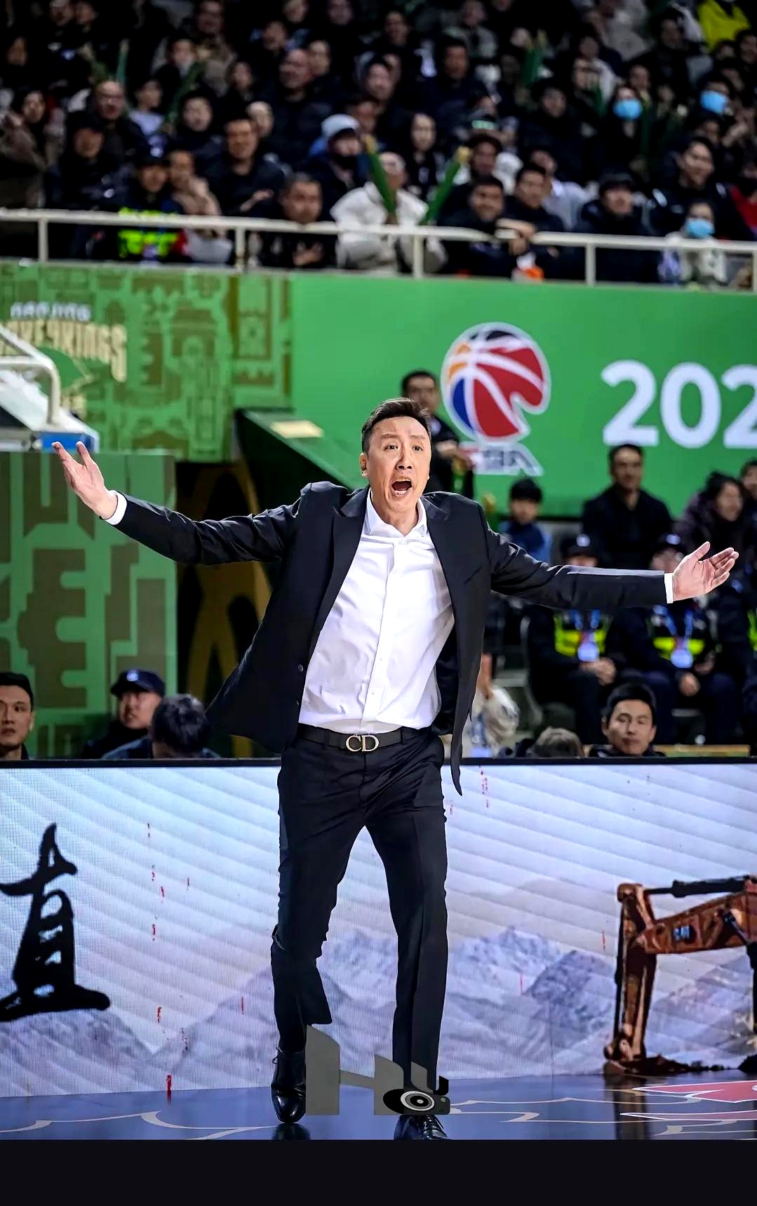 星空体育中国官方网站包含转会期深圳男篮官宣签约：德甲节点到来，压力陡增，临场指挥获称赞的词条